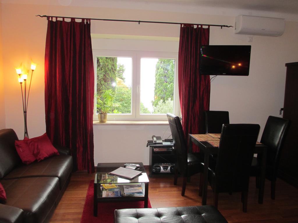 Apartment Villa Edmea 리예카 외부 사진
